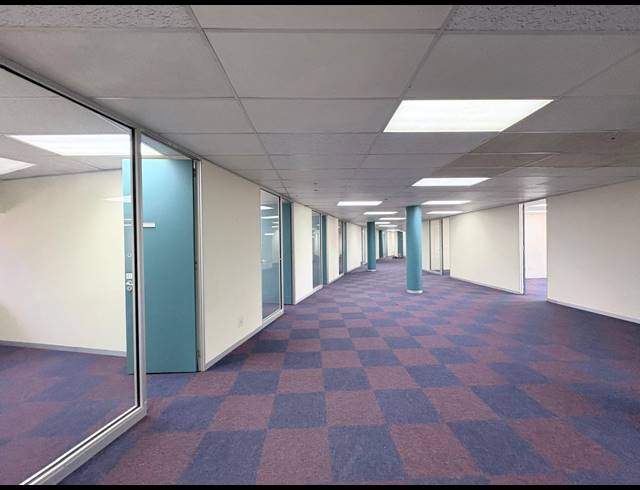 1,121M² OFFICE TO LET IN VORNA VALLEY